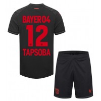 Billiga Bayer Leverkusen Edmond Tapsoba #12 Barnkläder Hemma fotbollskläder till baby 2023-24 Kortärmad (+ Korta byxor)